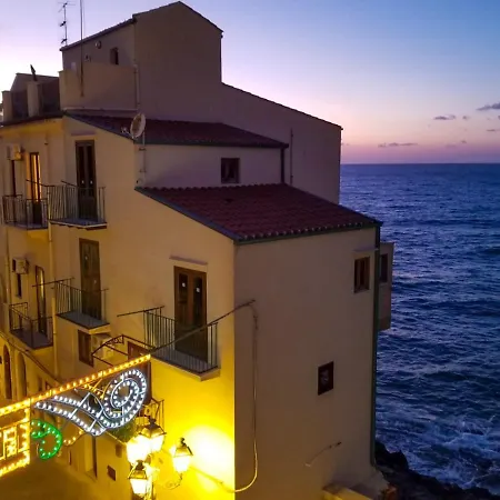 Tra La Rocca E Il Mare Di * Cefalù