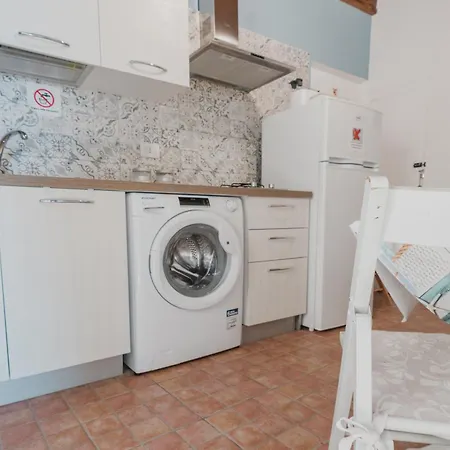 Tra La Rocca E Il Mare Di Cefalu