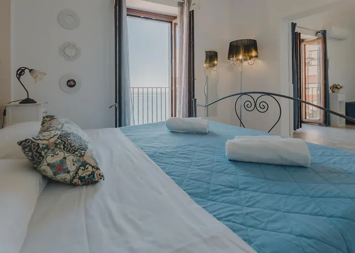 Tra La Rocca E Il Mare Di Cefalu