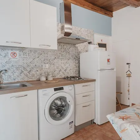 Appartement Tra La Rocca E Il Mare Di *