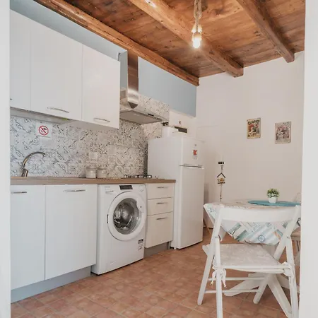 Appartement Tra La Rocca E Il Mare Di *