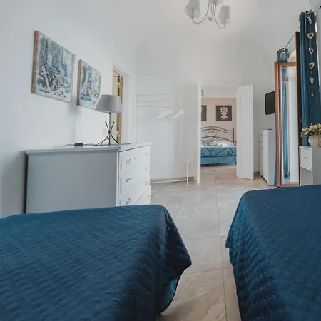 Appartement Tra La Rocca E Il Mare Di *