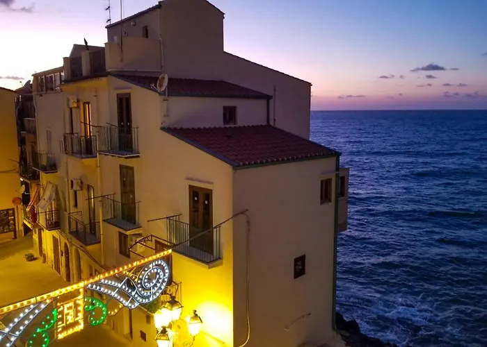 Tra La Rocca E Il Mare Di * Cefalù