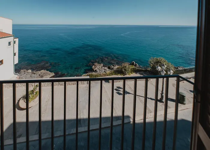 Apartment Tra La Rocca E Il Mare Di *